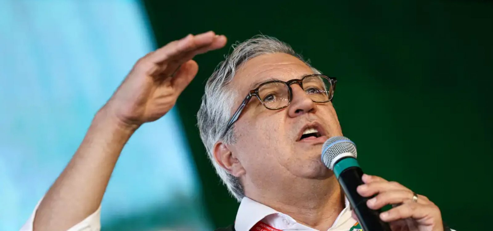 Padilha chama de “ato covarde” cancelamento de vistos da esposa e filha
