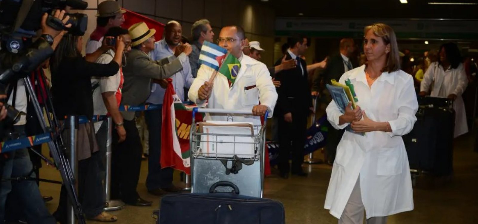 Médicos cubanos no Brasil condenam sanções dos EUA ao Mais Médicos