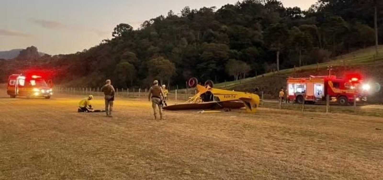 Avião de pequeno porte cai e deixa uma pessoa morta em SC