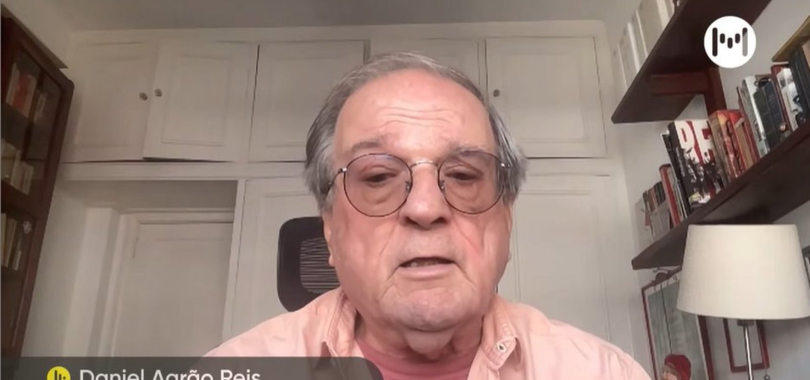 A fantasia dos militares como tutores da república precisa acabar, diz Daniel Aarão Reis
