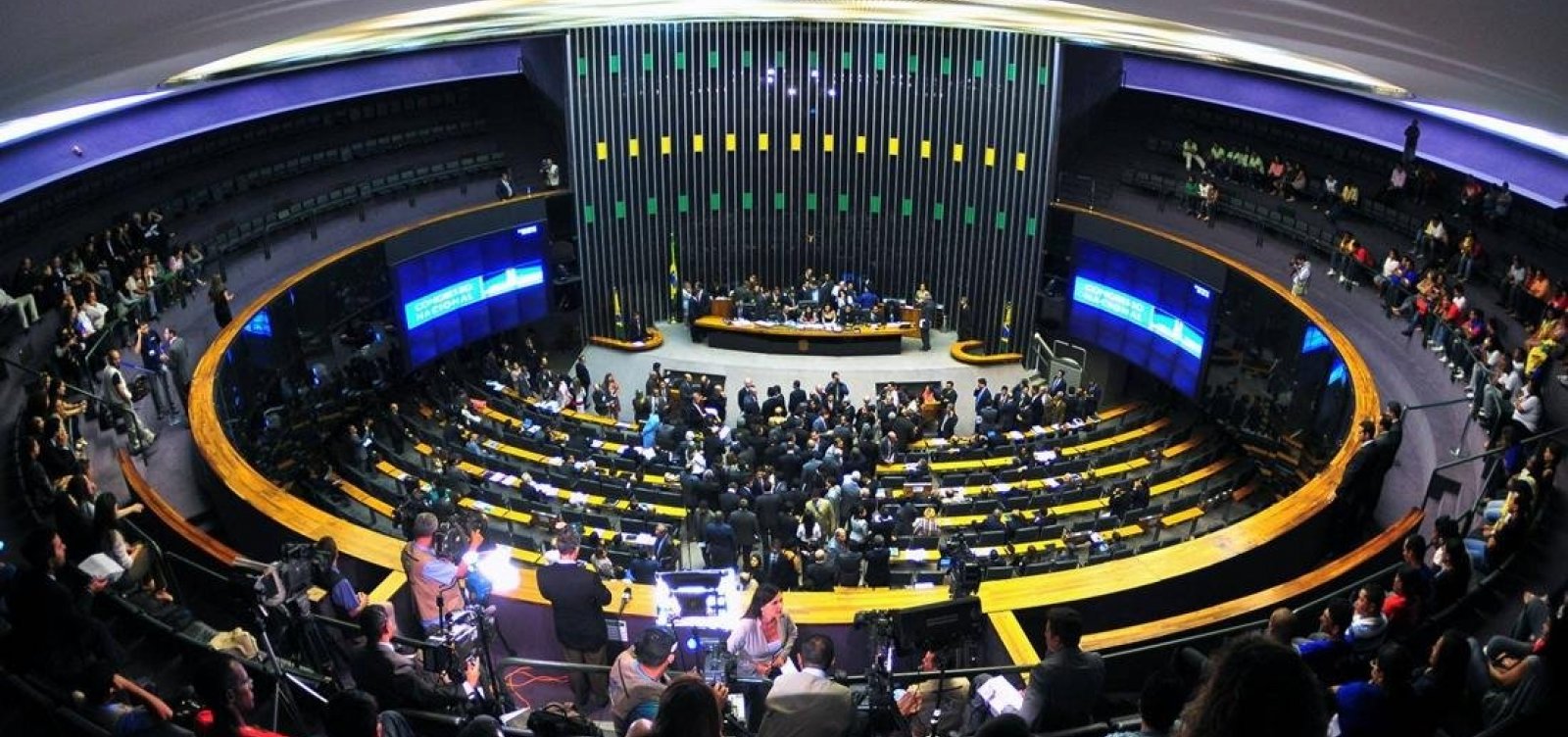 Em 2025, deputados federais da Bahia já gastaram R$ 2,5 milhões com aluguel de veículos