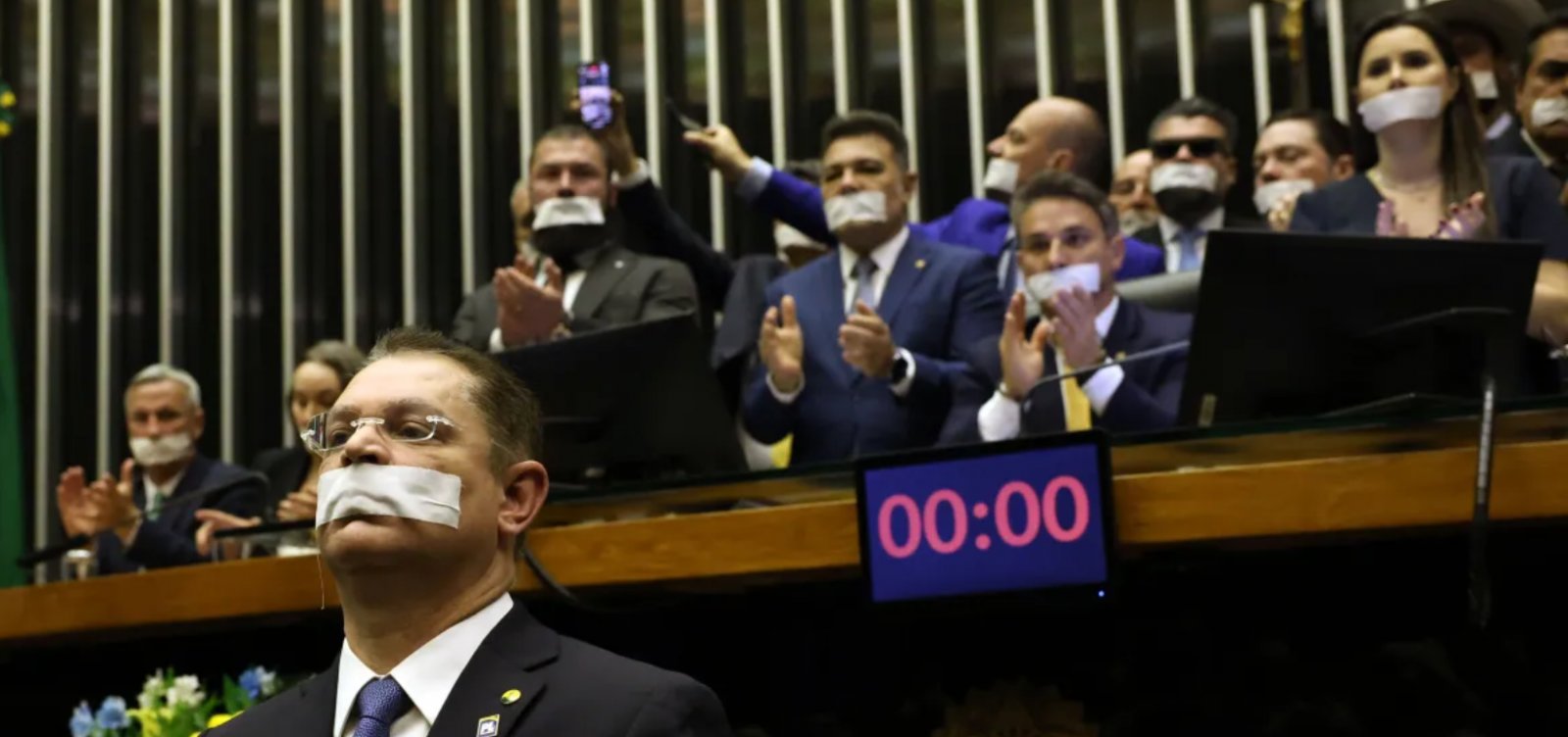 Câmara aprova urgência de projeto que pune deputados por obstrução das atividades legislativas