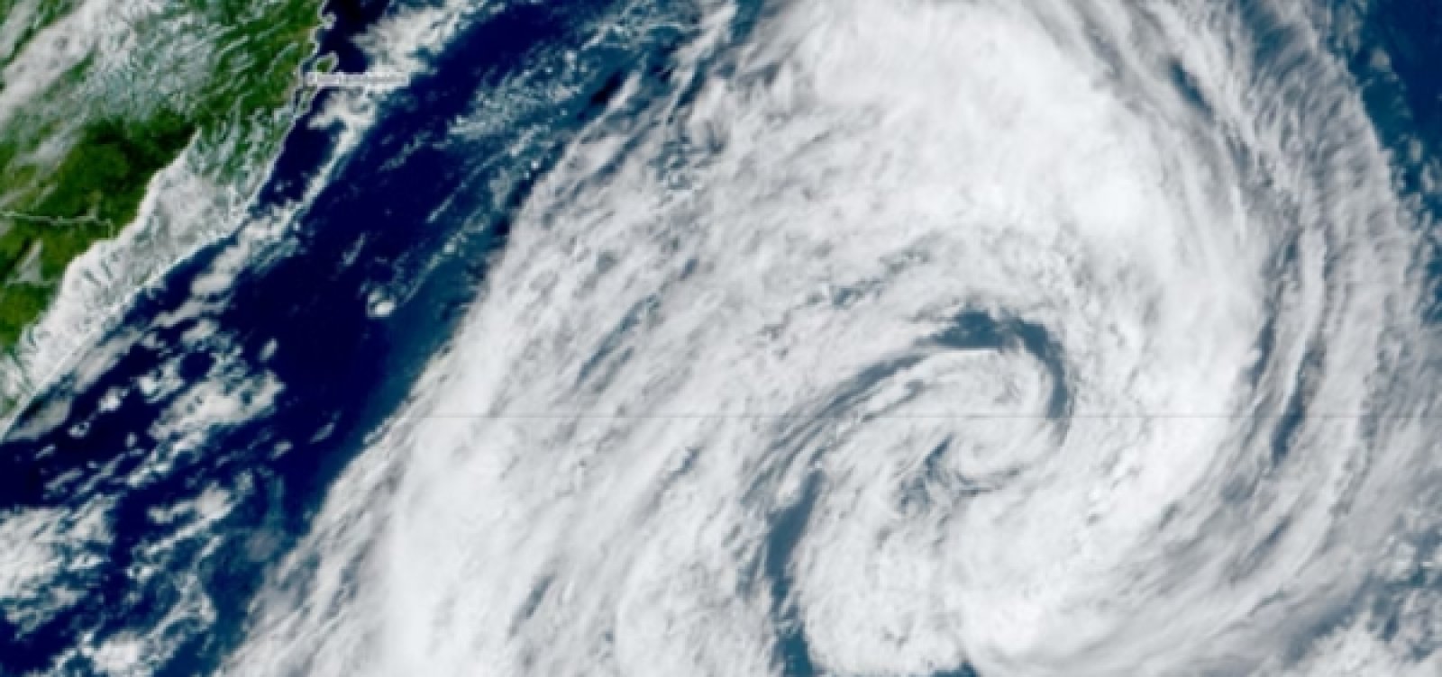 Ciclone extratropical alcança Brasil com chuvas e ventania