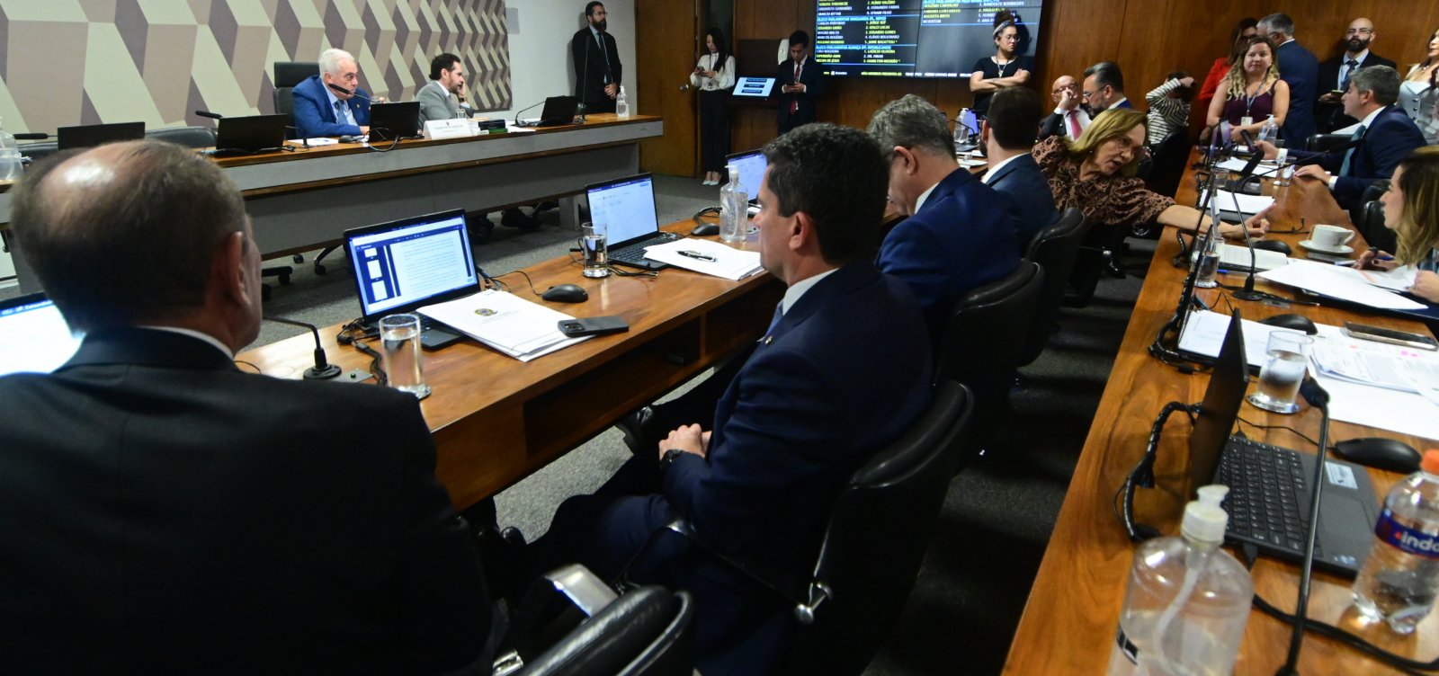Código Eleitoral avança: Senado aprova texto-base com reserva de vagas e voto impresso 