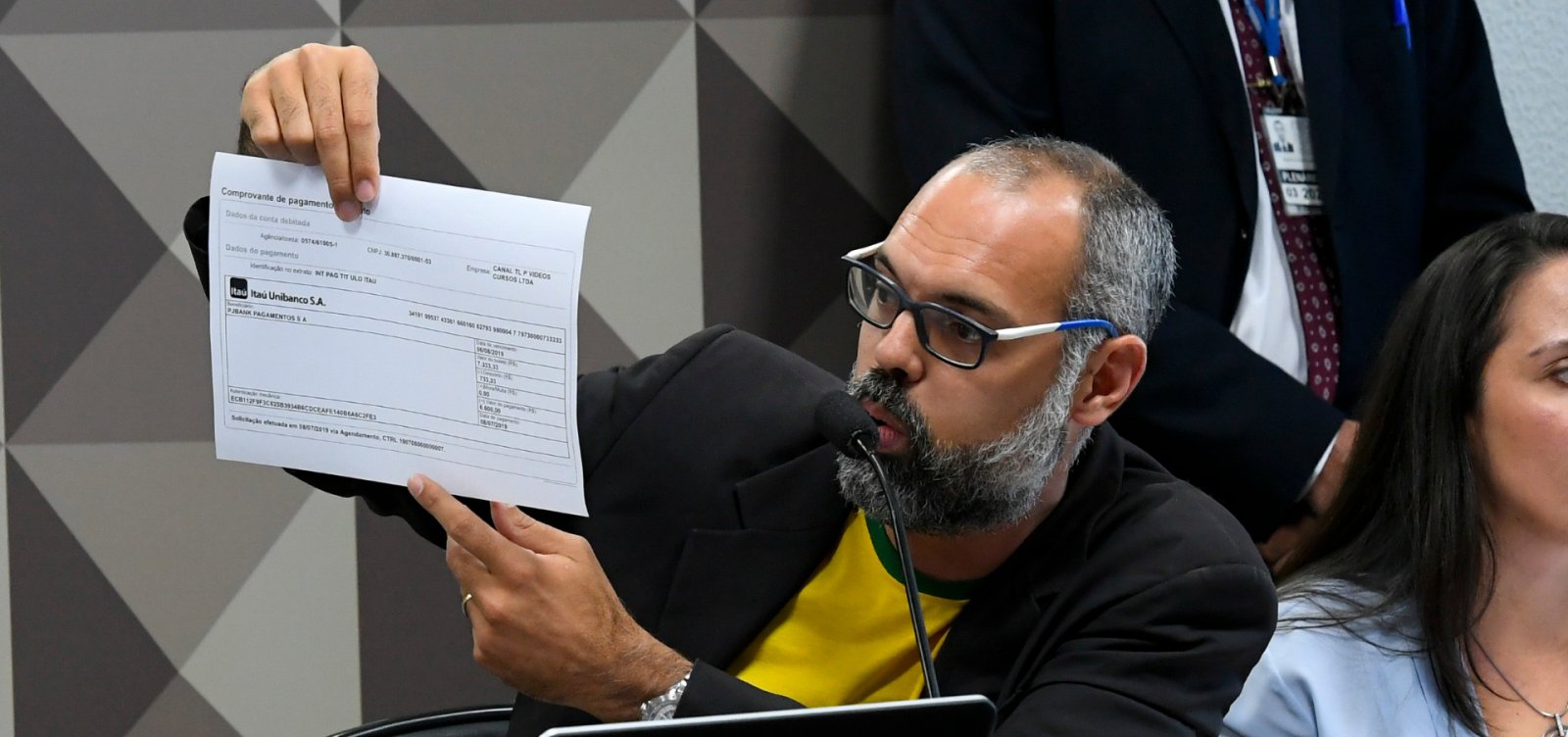 PF indicia Allan dos Santos por crimes de injúria, desobediência e incitação ao crime