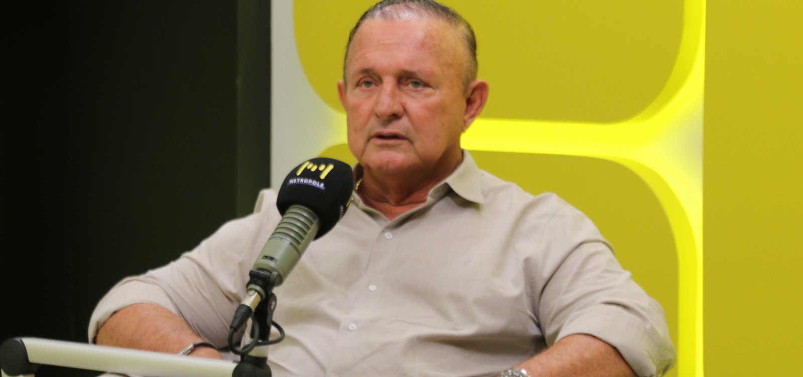 "Nós temos o pior Congresso da história", diz Adolfo Menezes 