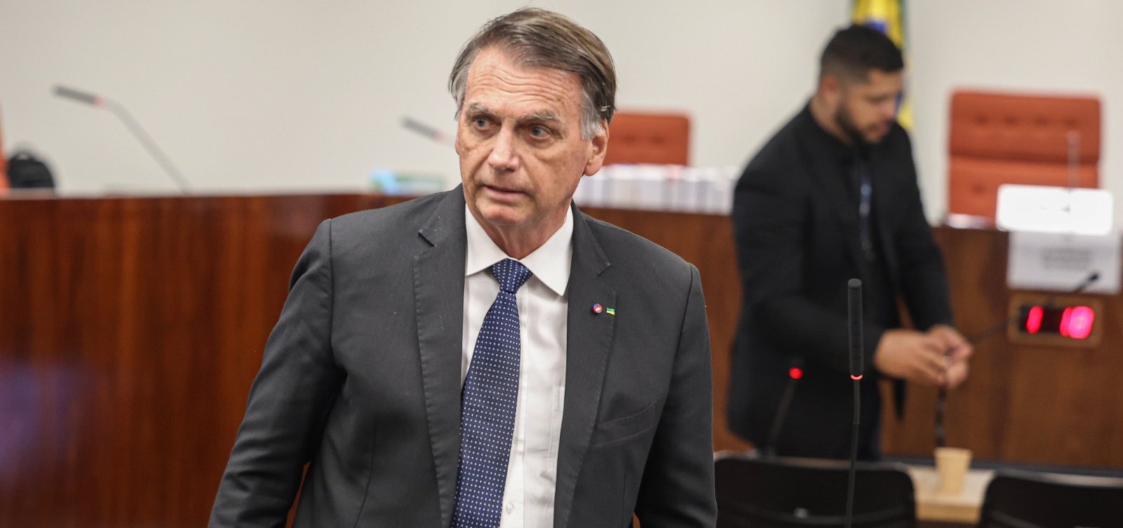 Jair e Eduardo Bolsonaro são indiciados por tentativa de obstrução de Justiça