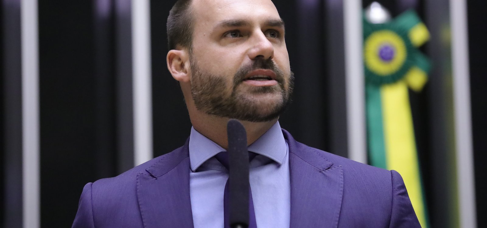 Em mensagens recuperadas pela PF, Eduardo Bolsonaro ameaça abandonar o pai após ser chamado de “imaturo”