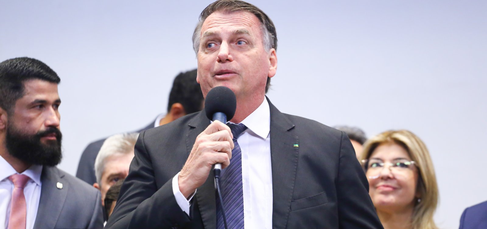 Bolsonaro pediu ajuda a advogado de Trump para reagir ao “tarifaço”, aponta PF