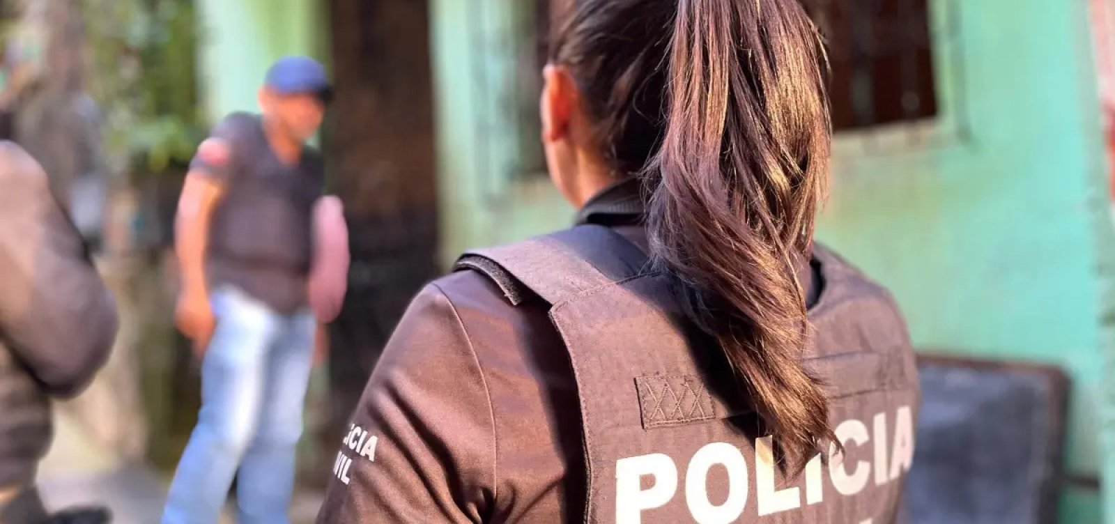 Polícia Civil da Bahia cumpre mandado contra suspeitos de armazenar pornografia infantil em Salvador