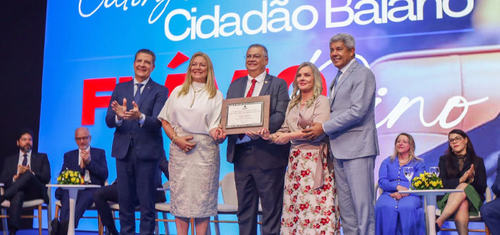 Em Salvador, Dino diz que STF "não pode ceder a ameaças"