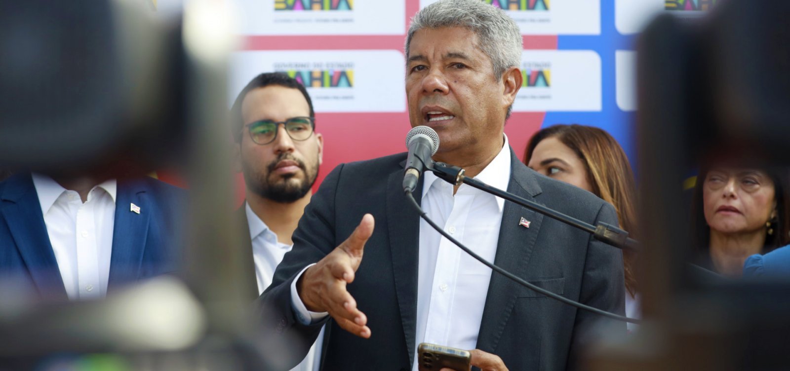 Jerônimo comenta falso surto de HIV/Aids na Bahia: “compartilhem a verdade”