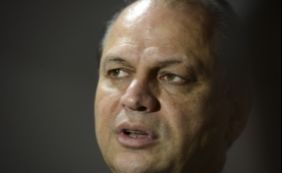 Ministro da Saúde recua após propor rever tamanho do SUS