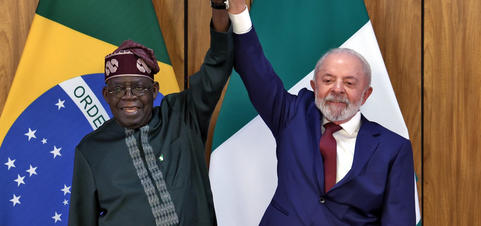 Lula cita dívida histórica com África e assina cinco acordos bilaterais com Nigéria