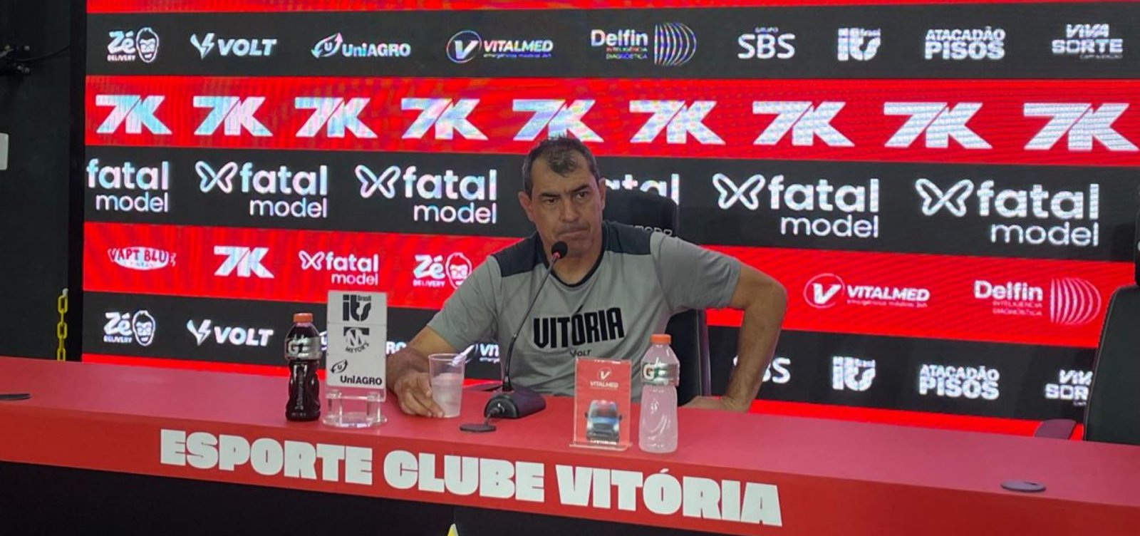 Carille deixa futuro em aberto após goleada humilhante sofrida pelo Vitória