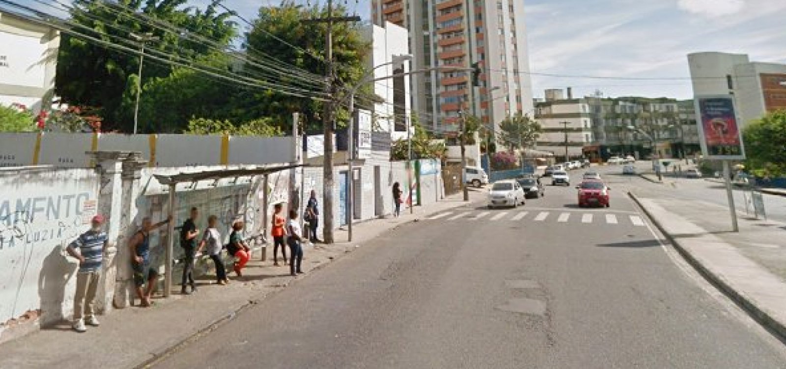 Batida entre ônibus deixa quatro feridos em Salvador