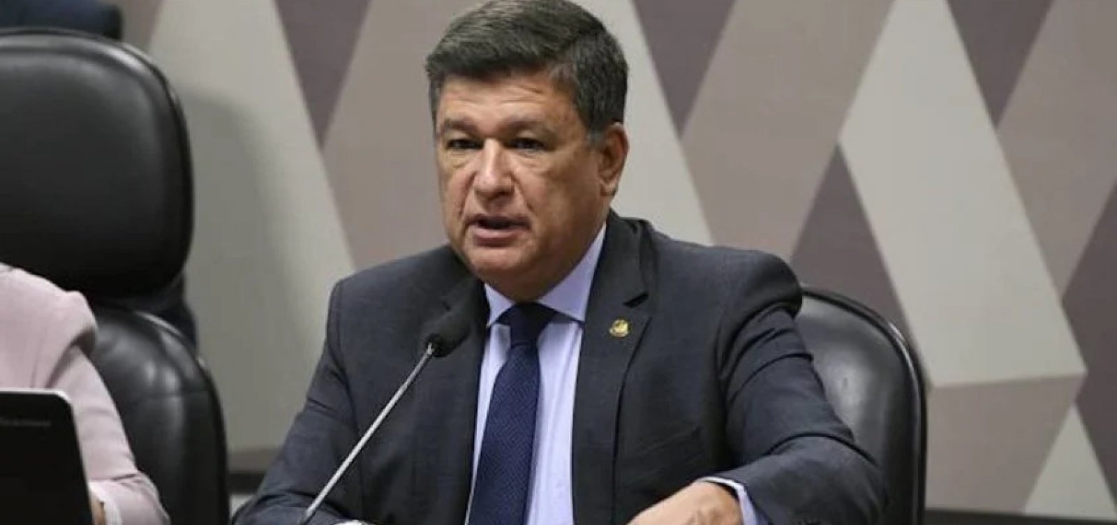 Presidente CPMI do INSS impõe restrições e ameaça suspender credenciais de jornalistas