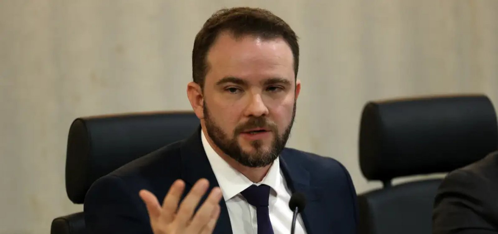 “Forças internas têm atuado contra o interesse nacional”, diz número 2 da Fazenda