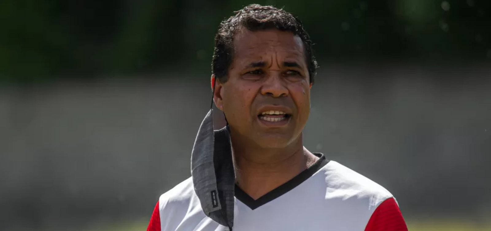 Rodrigo Chagas é apresentado como técnico interino do Vitória