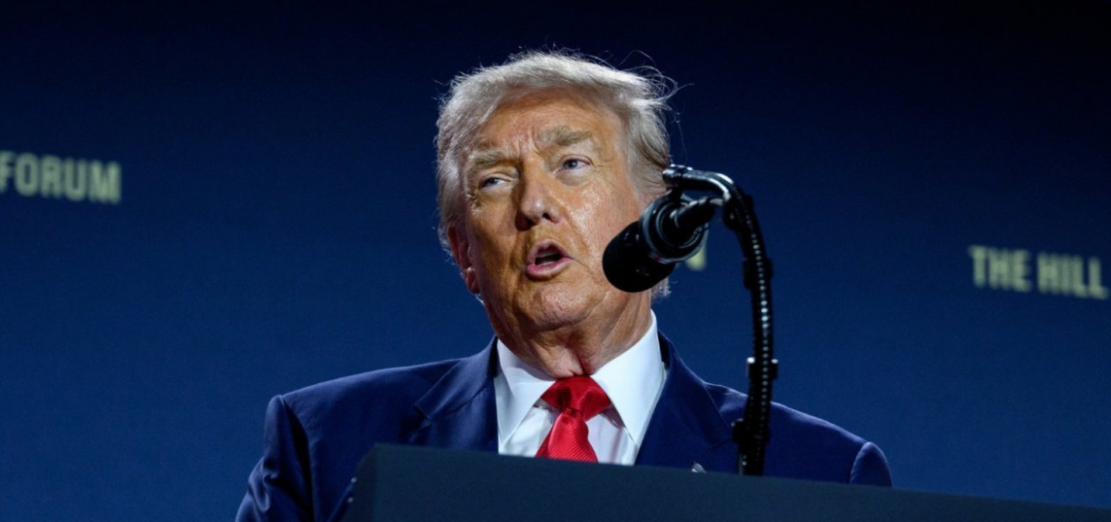 Trump quer limitar duração de vistos para estudantes e jornalistas