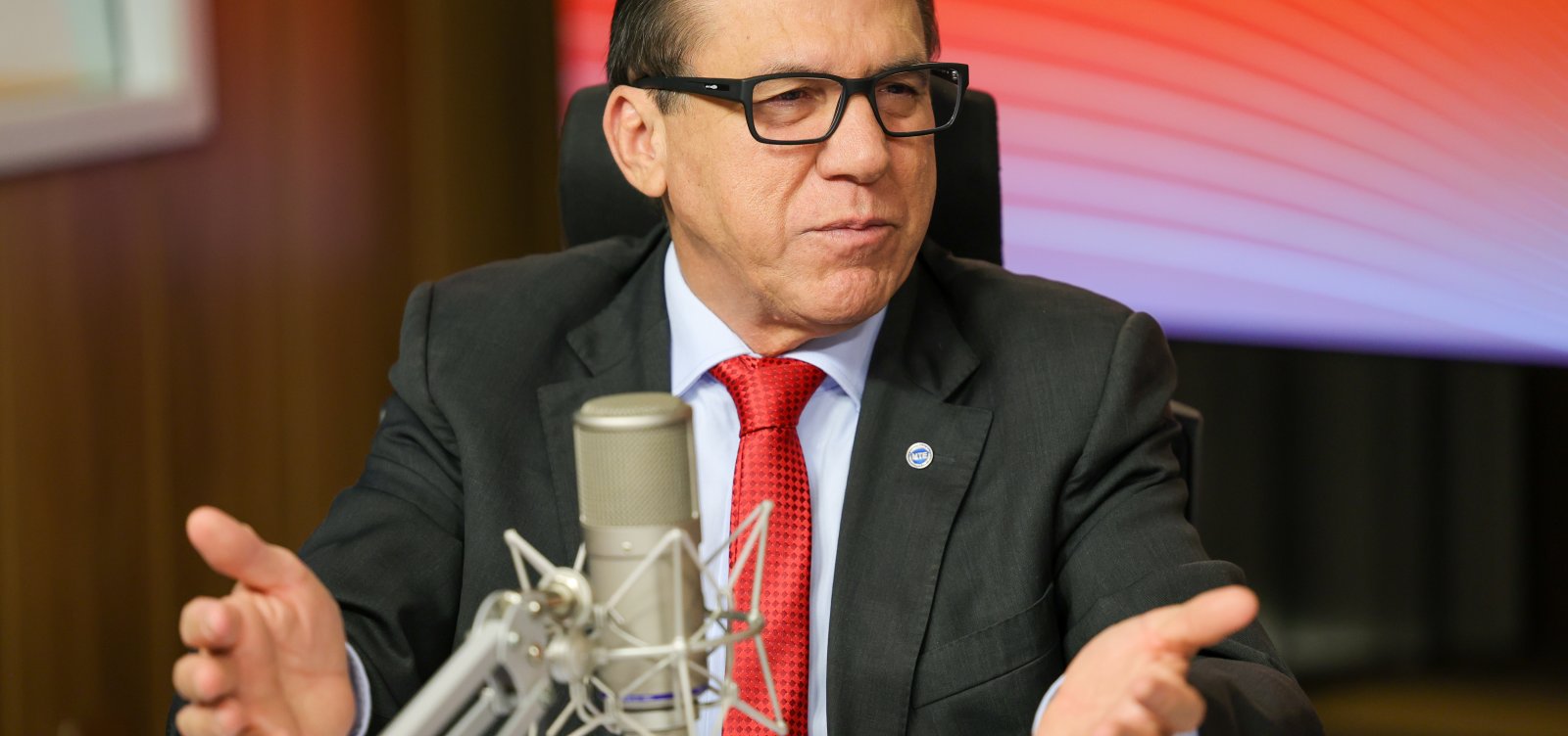 Alta de juros preocupa mais que tarifaço, diz Ministro do Trabalho