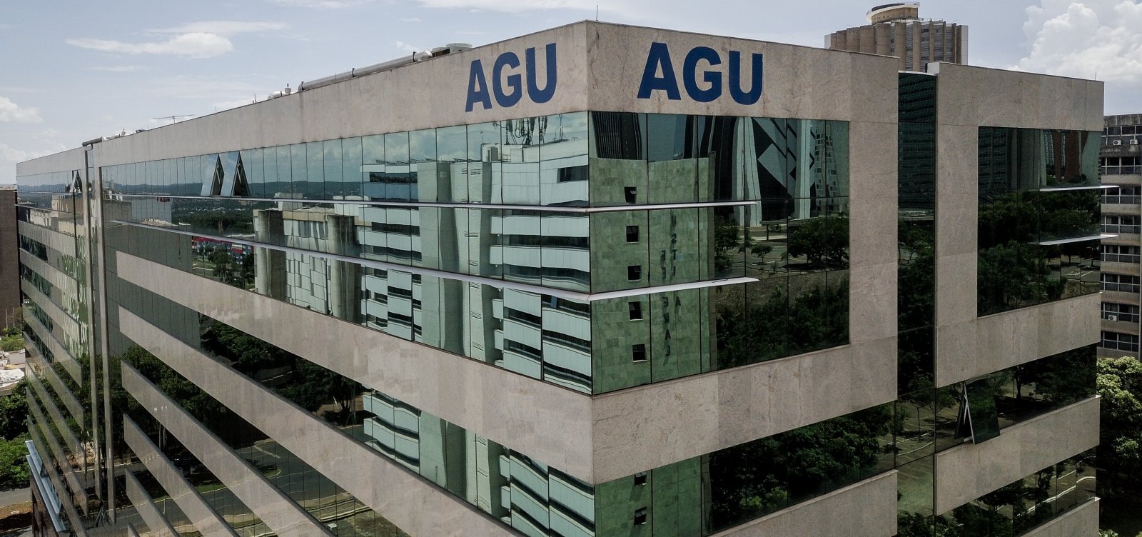 AGU contrata escritório nos EUA para tentar reverter sanções de Trump