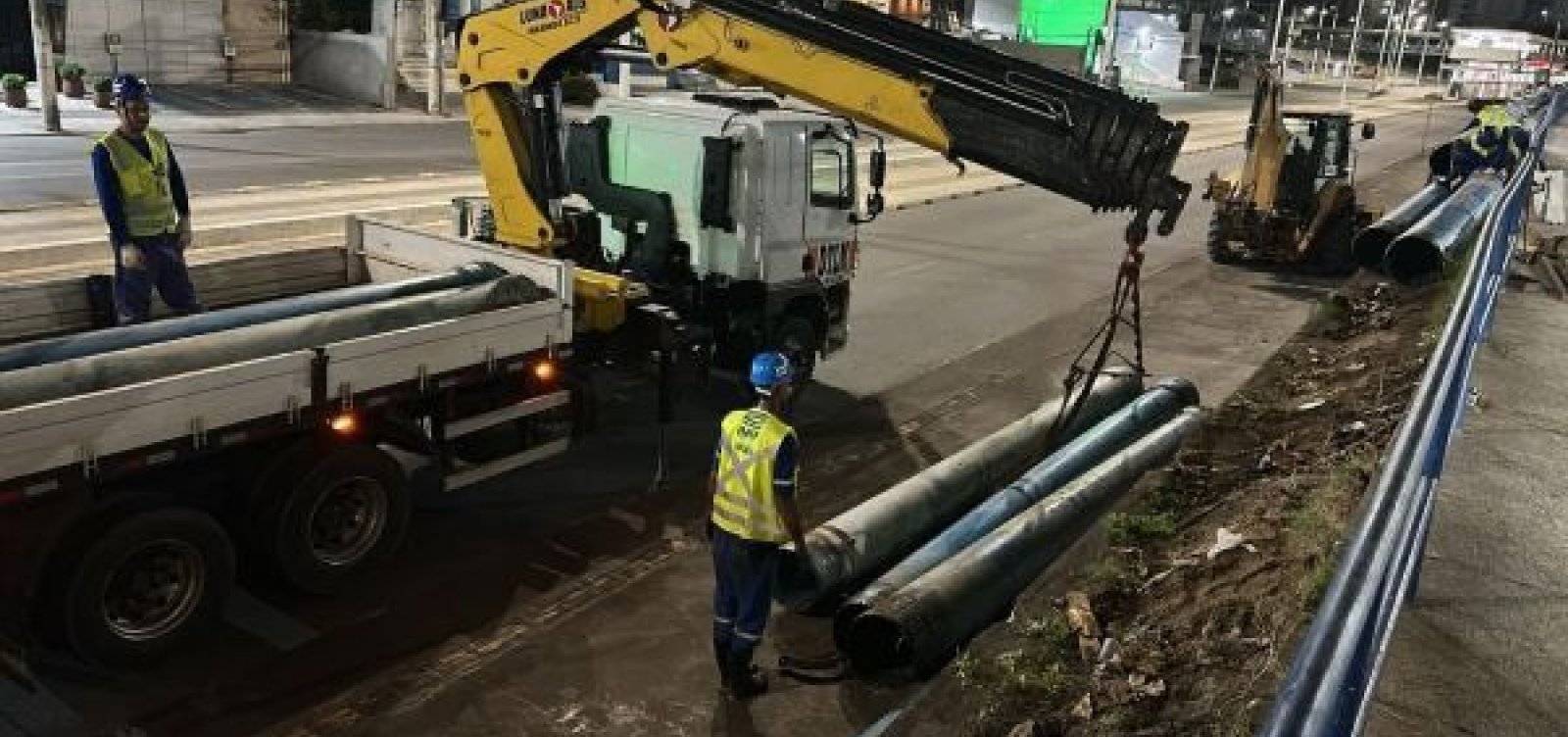 Obra de esgotamento sanitário na Av. ACM é concluída; retirada de tubulações altera trânsito