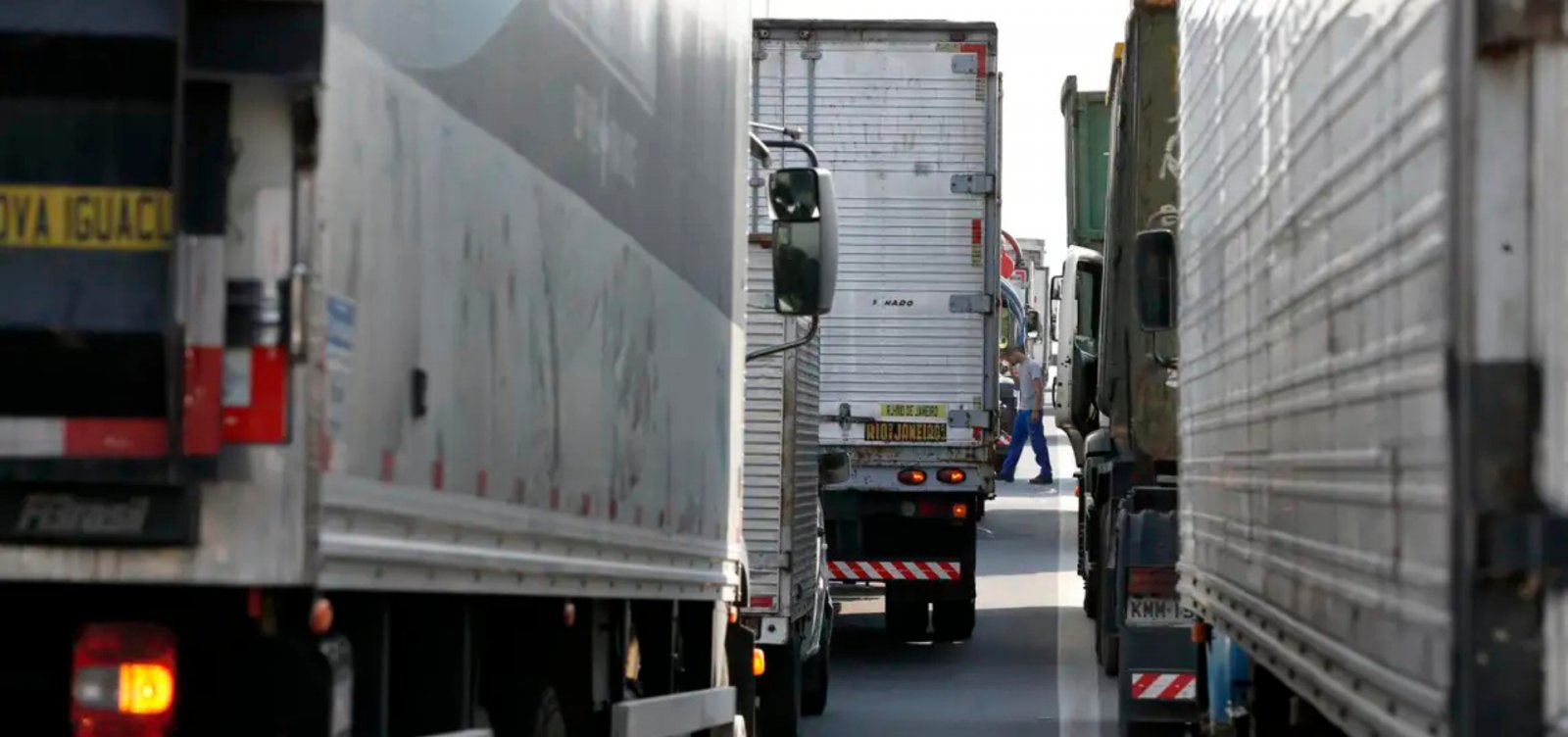 Ministério da Saúde apresenta unidades móveis de saúde para caminhoneiros