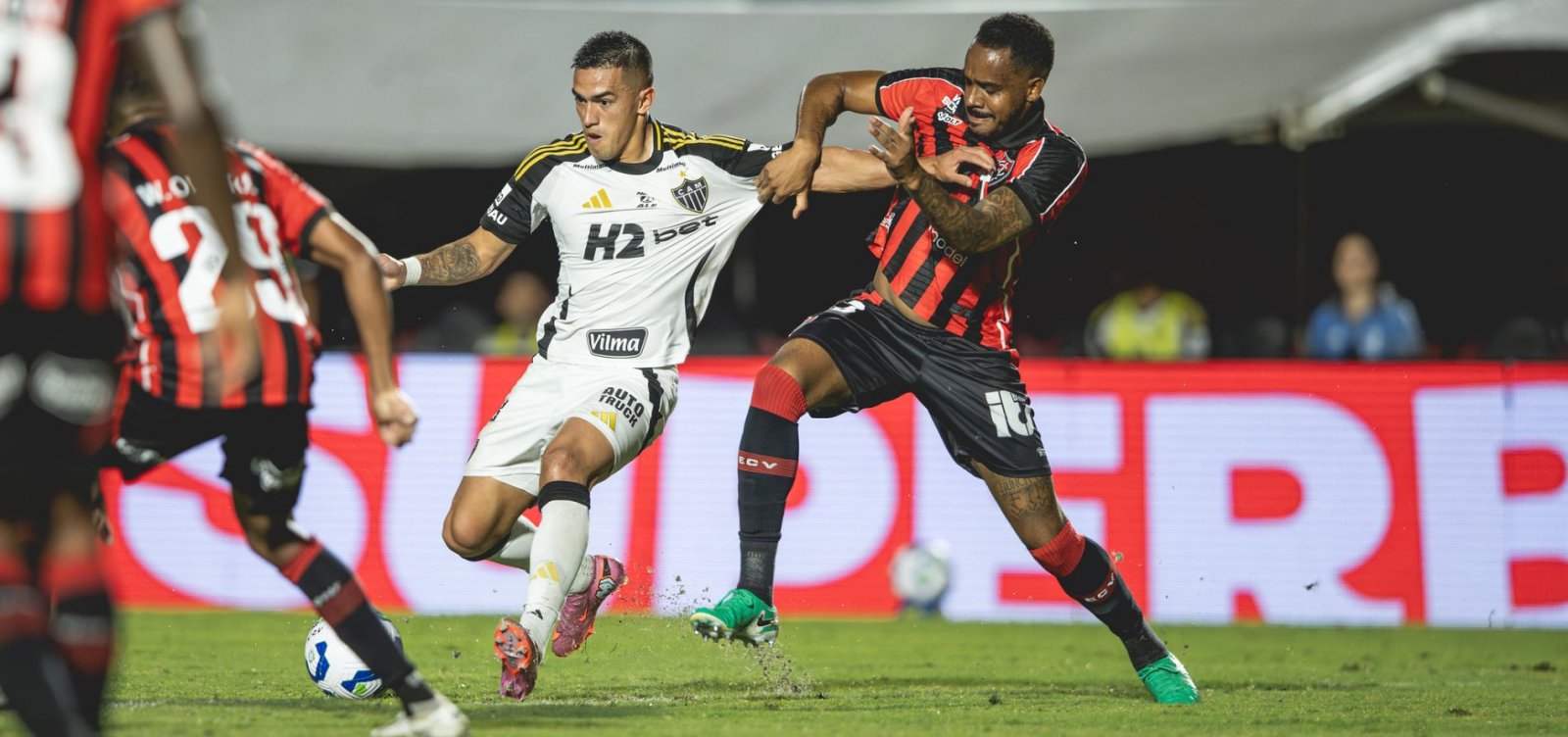 Vitória vence o Atlético-MG no Barradão pelo Campeonato Brasileiro