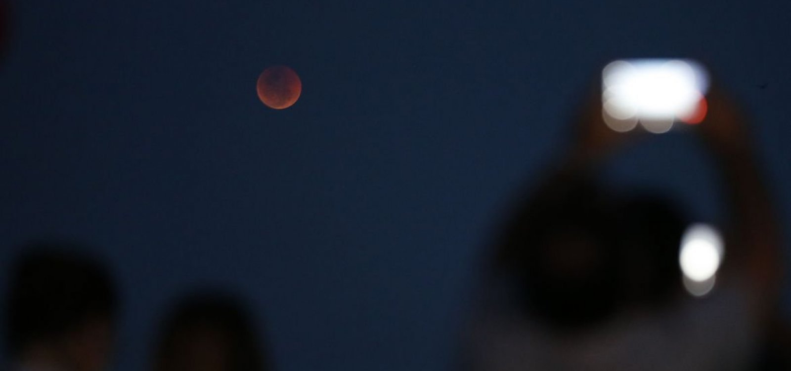Eclipse lunar total mais longo de 2025 acontece nos próximos dias