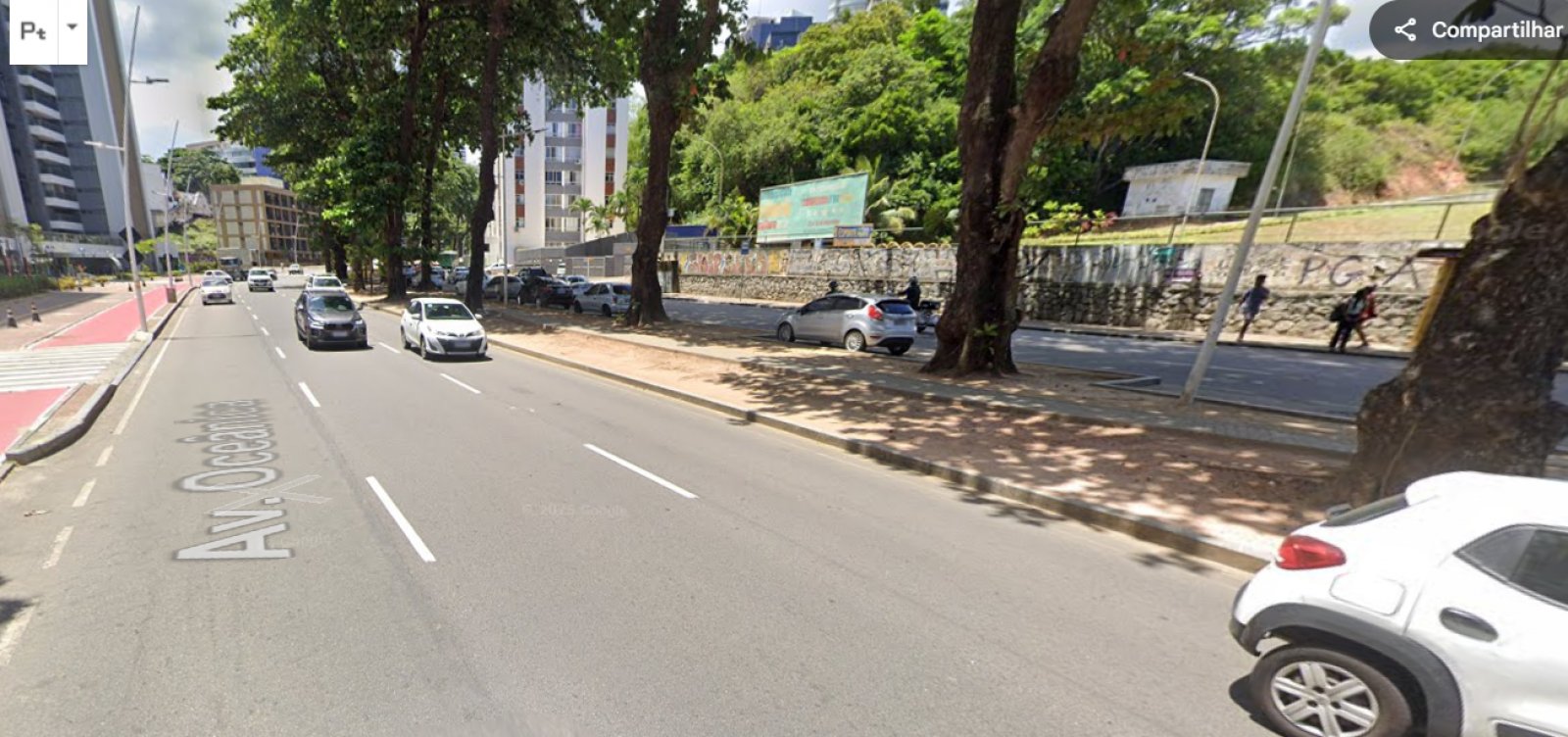 Idosa e motociclista se envolvem em acidente na orla de Salvador