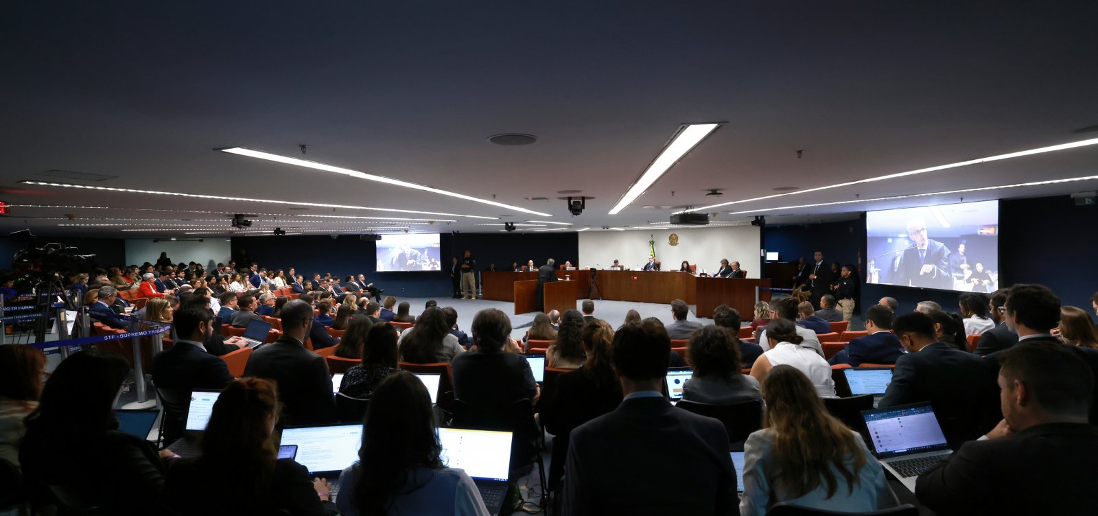 STF retoma julgamento de Bolsonaro; defesa de Alexandre Ramagem fala neste momento