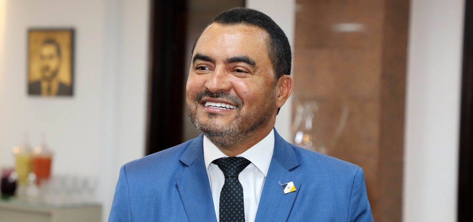 Alvo de investigação da PF, governador do Tocantins é afastado do cargo