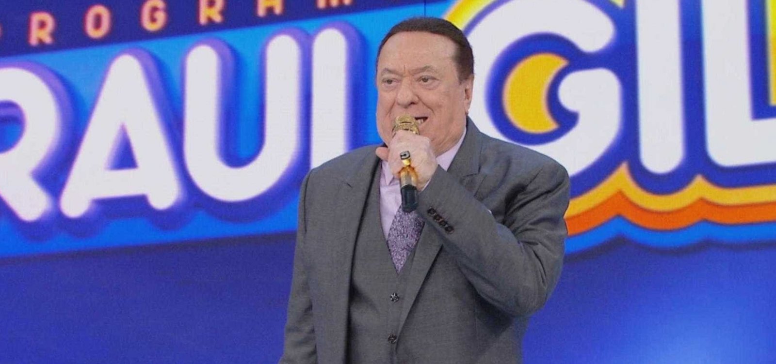 Raul Gil é internado em São Paulo após mal-estar
