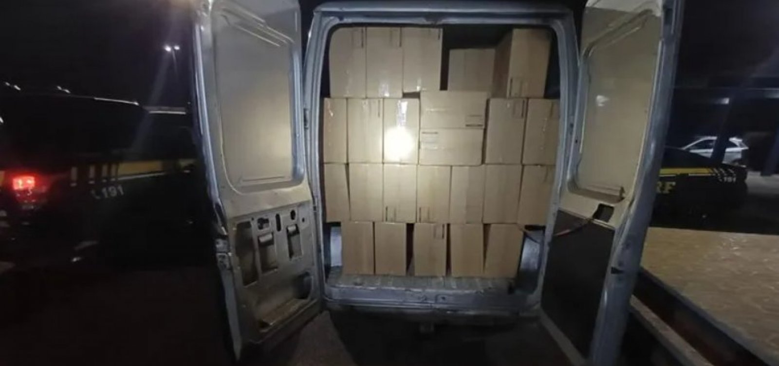 PRF apreende 130 mil maços de cigarros contrabandeados na Bahia