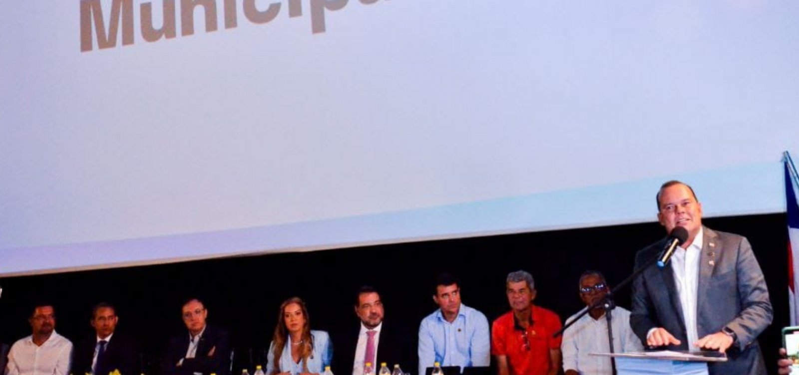 Geraldo Júnior defende fortalecimento do municipalismo em encontro de vereadores na Bahia