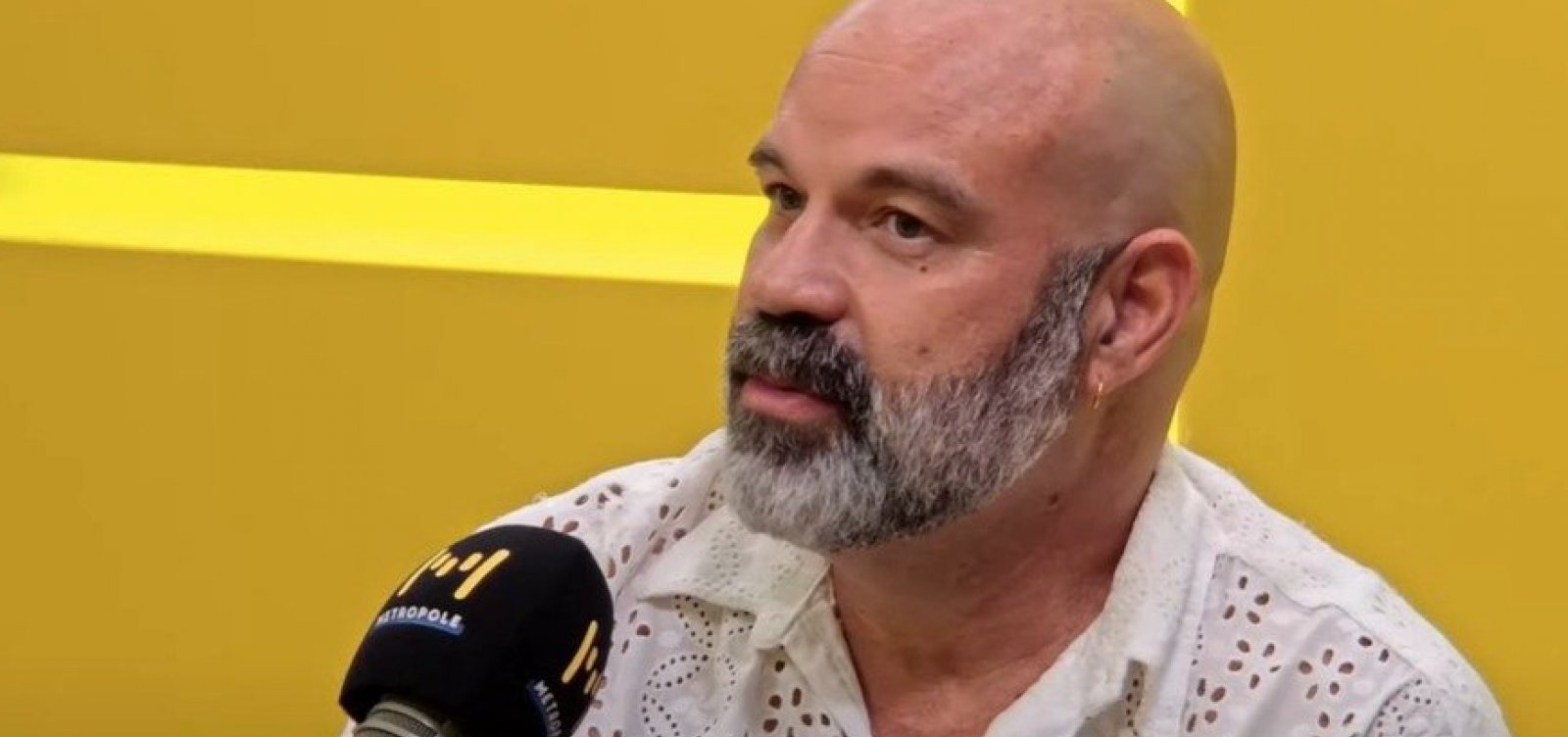 Alexandre Leão celebra carreira e valoriza música como expressão de vida: "É um instrumento poderoso"
