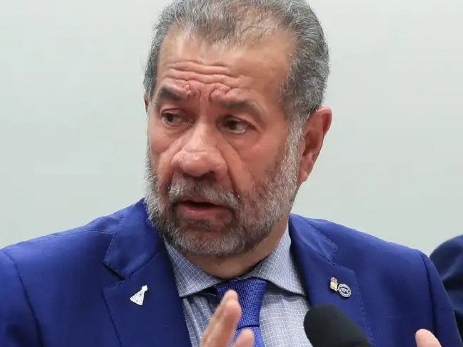 Ex-ministro Carlos Lupi será ouvido pela CPMI sobre fraudes no INSS