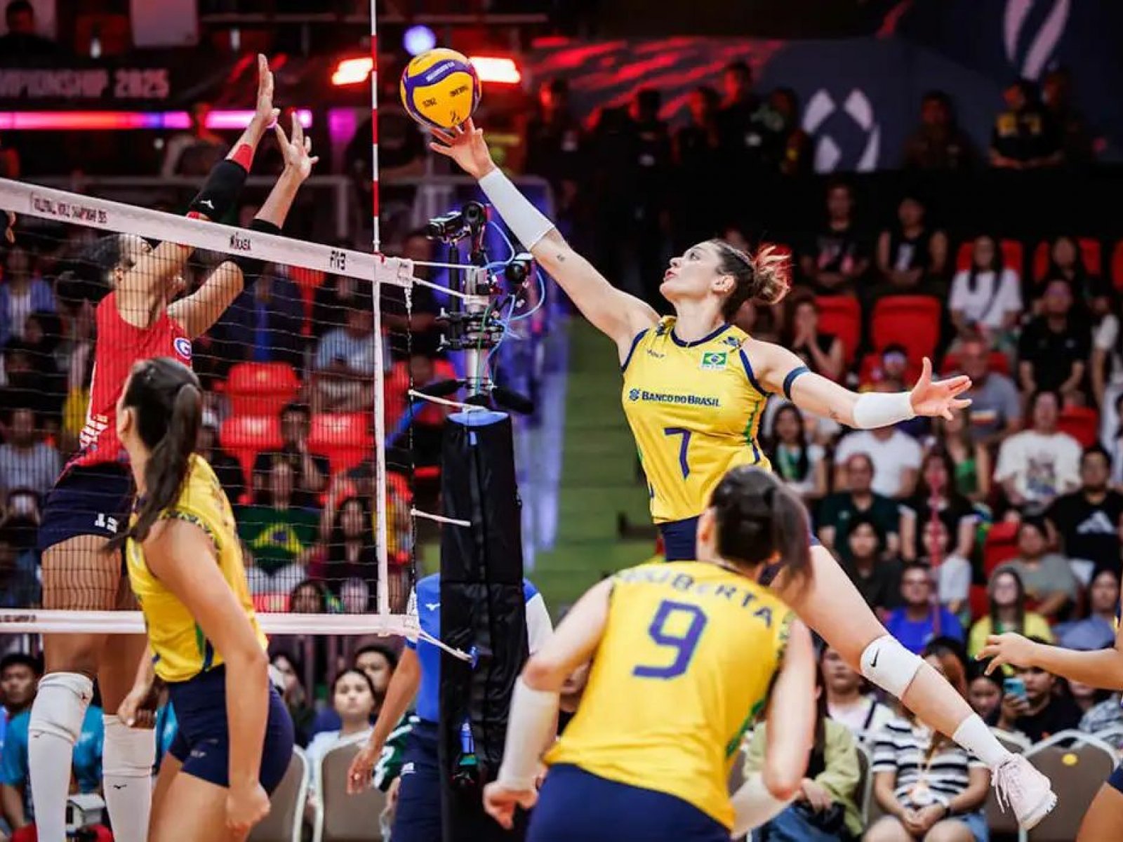 Itália vence Brasil no tie-break e avança à final do Mundial de vôlei feminino