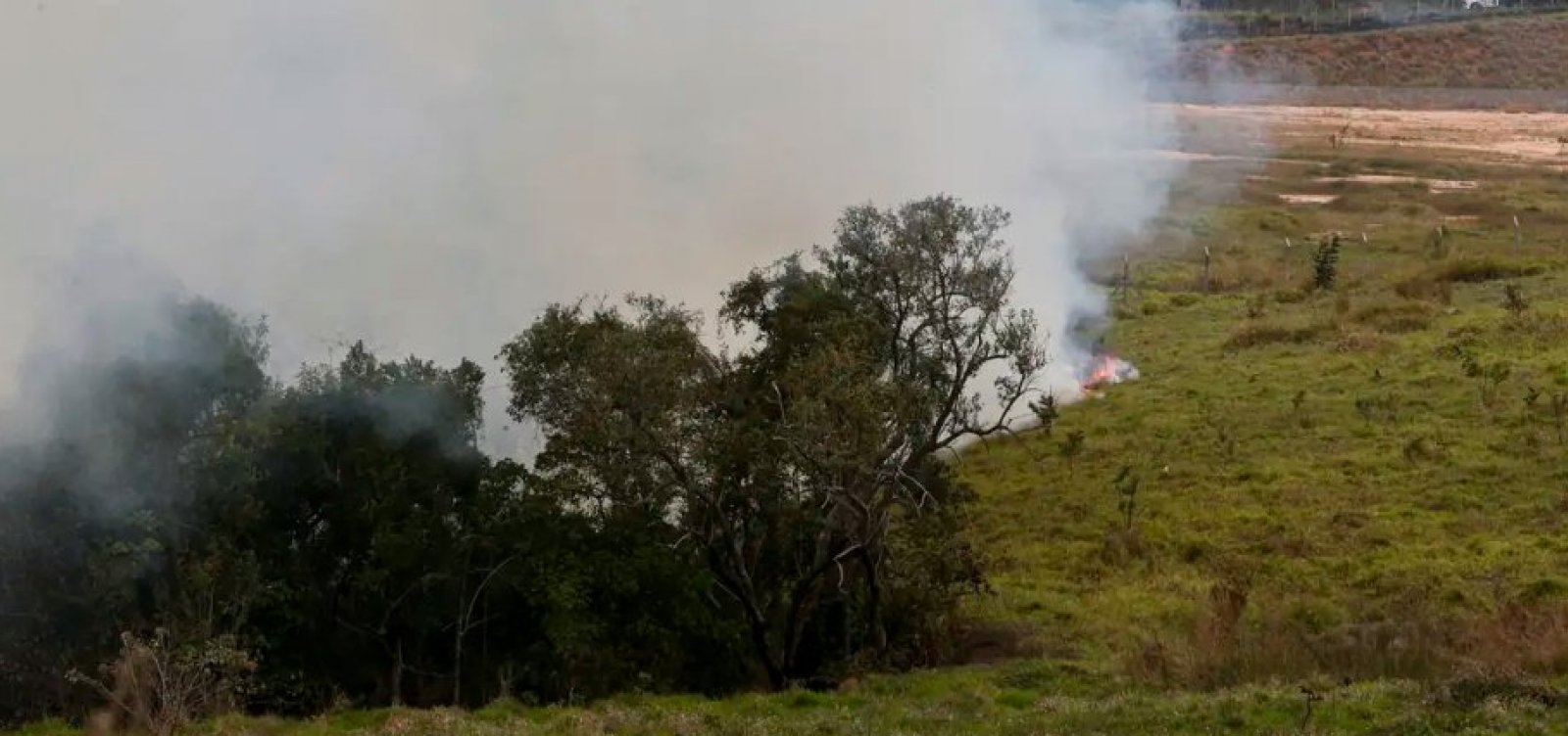 Apesar de melhora, clima seco persiste no Brasil e aumenta risco de queimadas