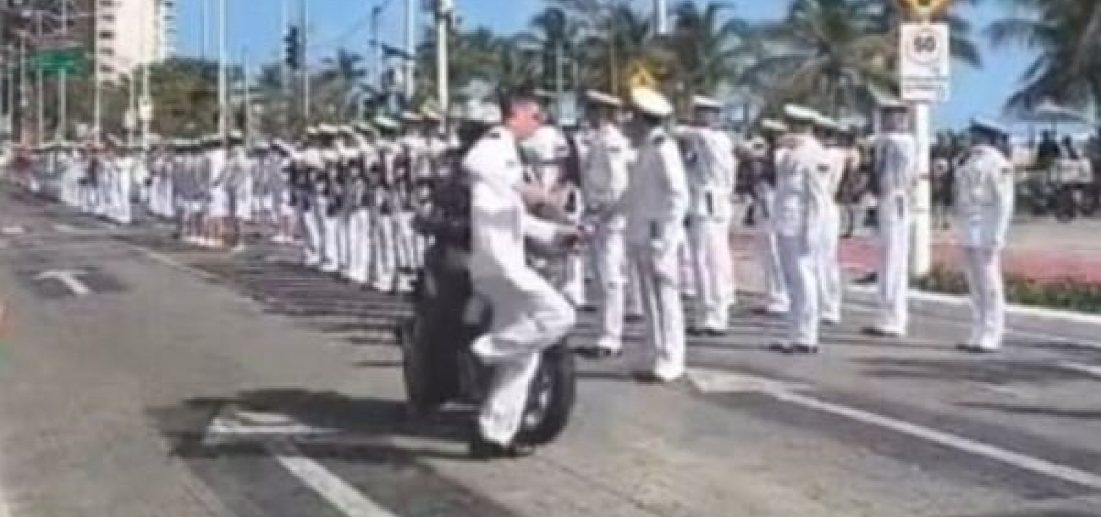 Militar da Marinha é atropelado durante desfile de 7 de Setembro