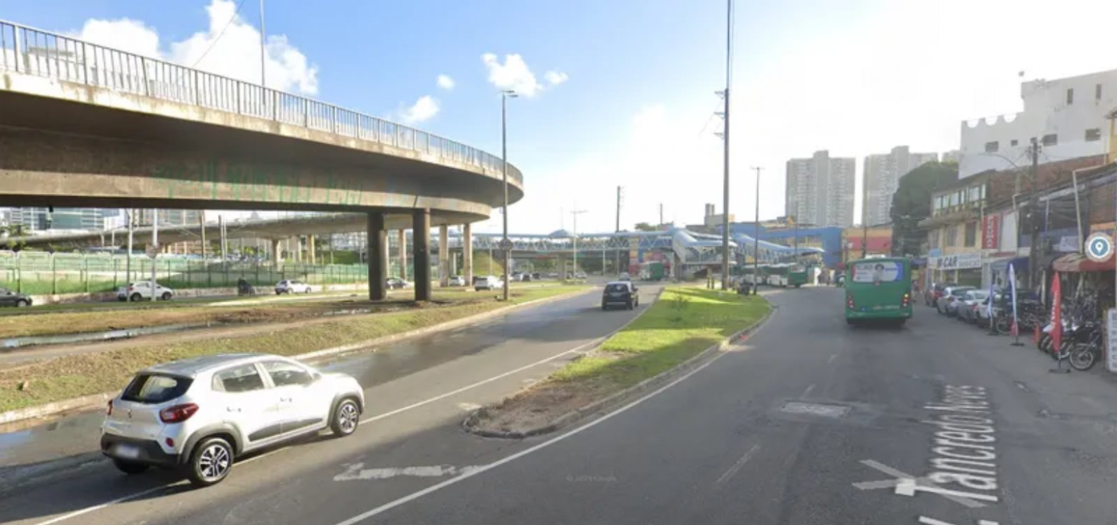 Acidente na Av. Tancredo Neves em Salvador deixa duas pessoas mortas 