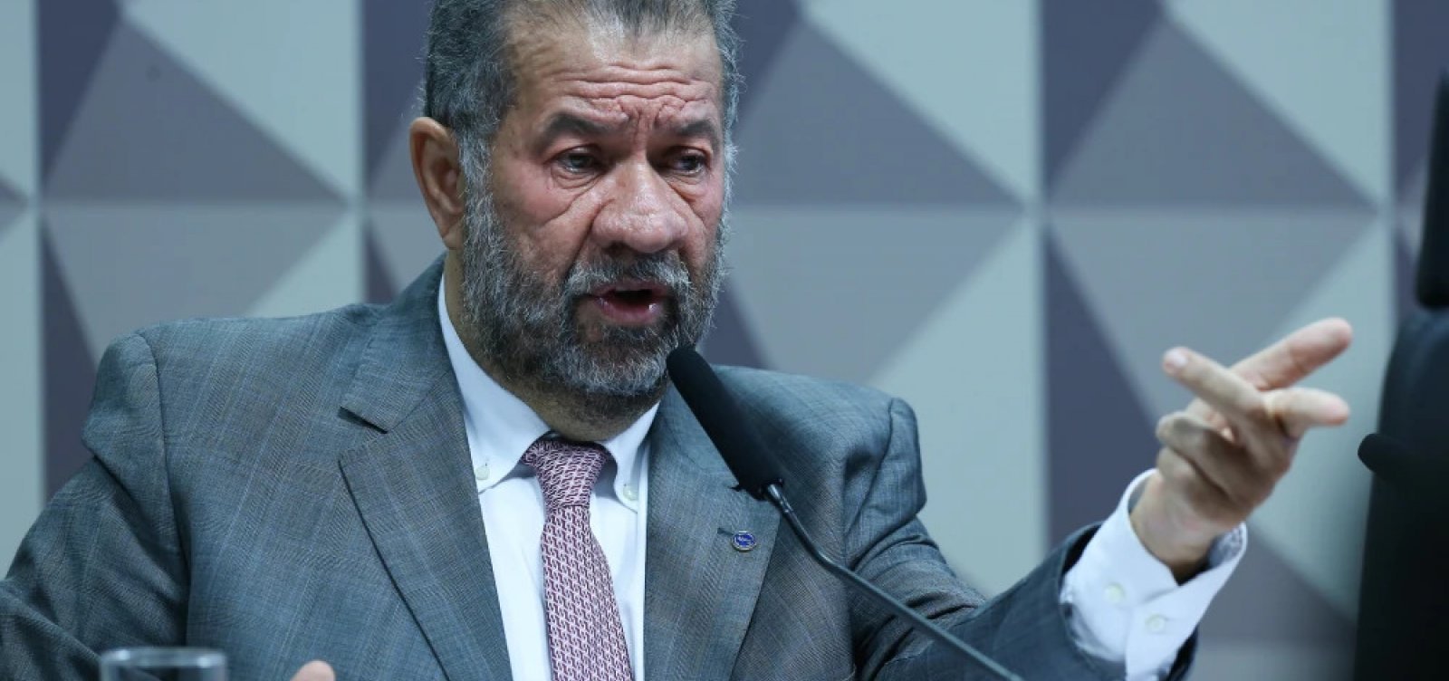  Carlos Lupi diz que governo já acompanhava denúncias sobre fraudes no INSS desde 2023