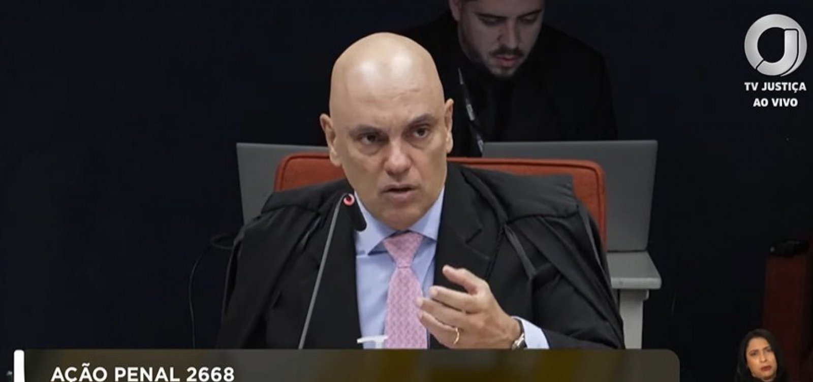 Reunião ministerial de 2022 reforça liderança de Bolsonaro em plano golpista, aponta Moraes