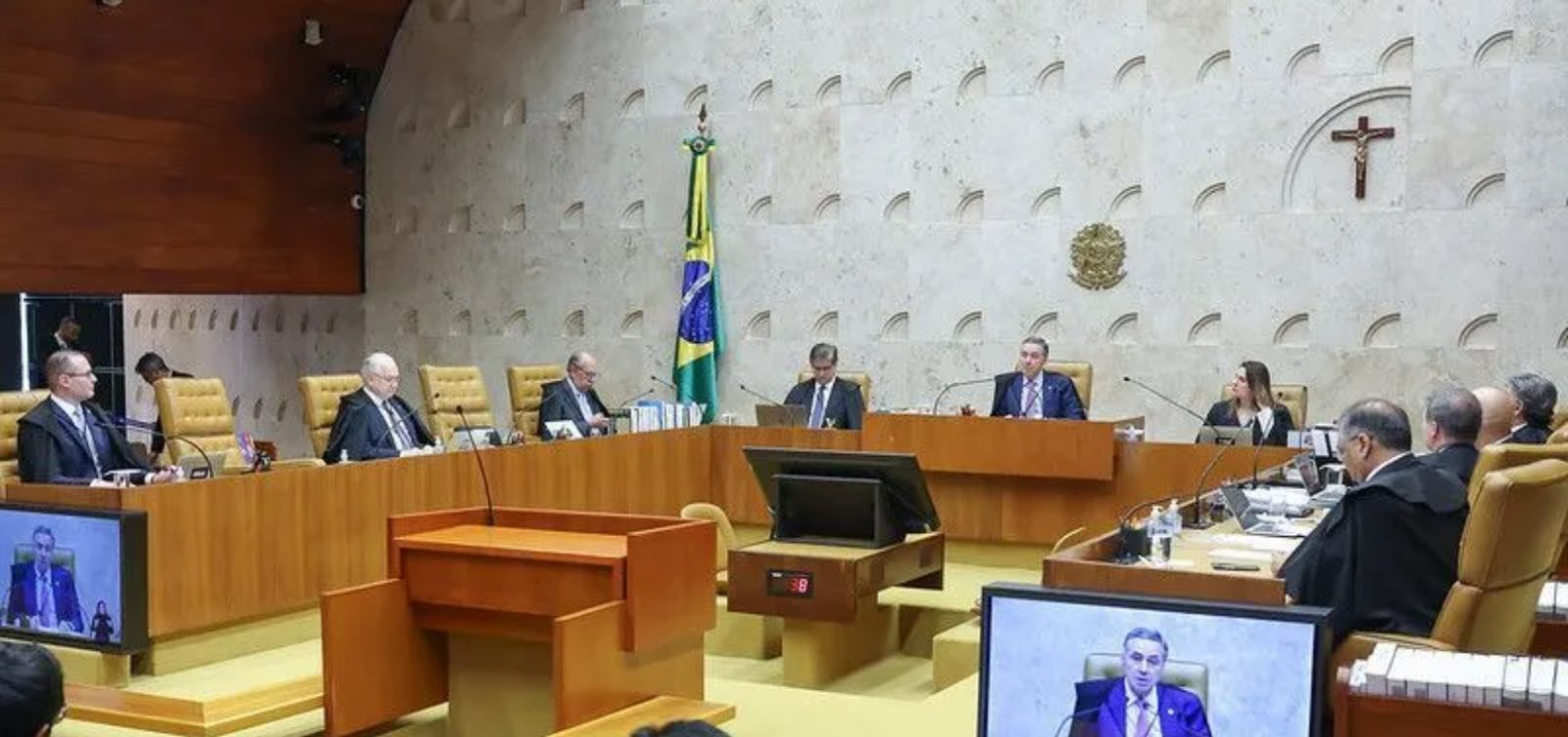 STF cancela sessão plenária para continuidade do voto de Fux no julgamento de Bolsonaro