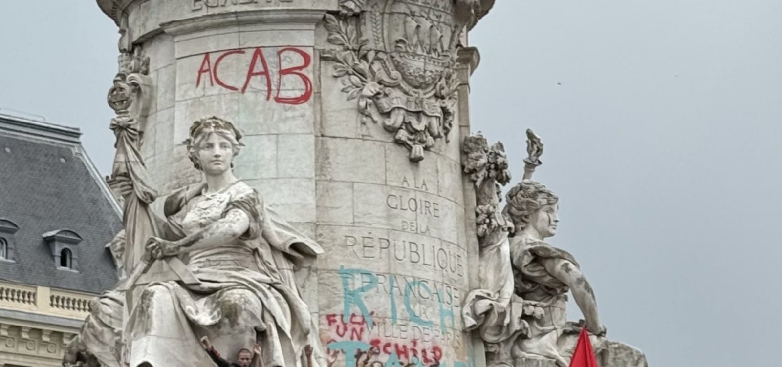 "Vamos bloquear tudo": Novo primeiro-ministro francês toma posse em meio a protestos contra o governo
