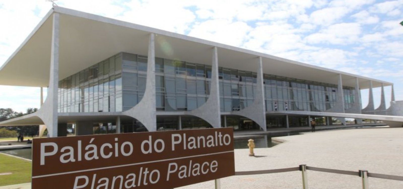 Homem tenta invadir Palácio do Planalto e é preso após levar tiros de borracha