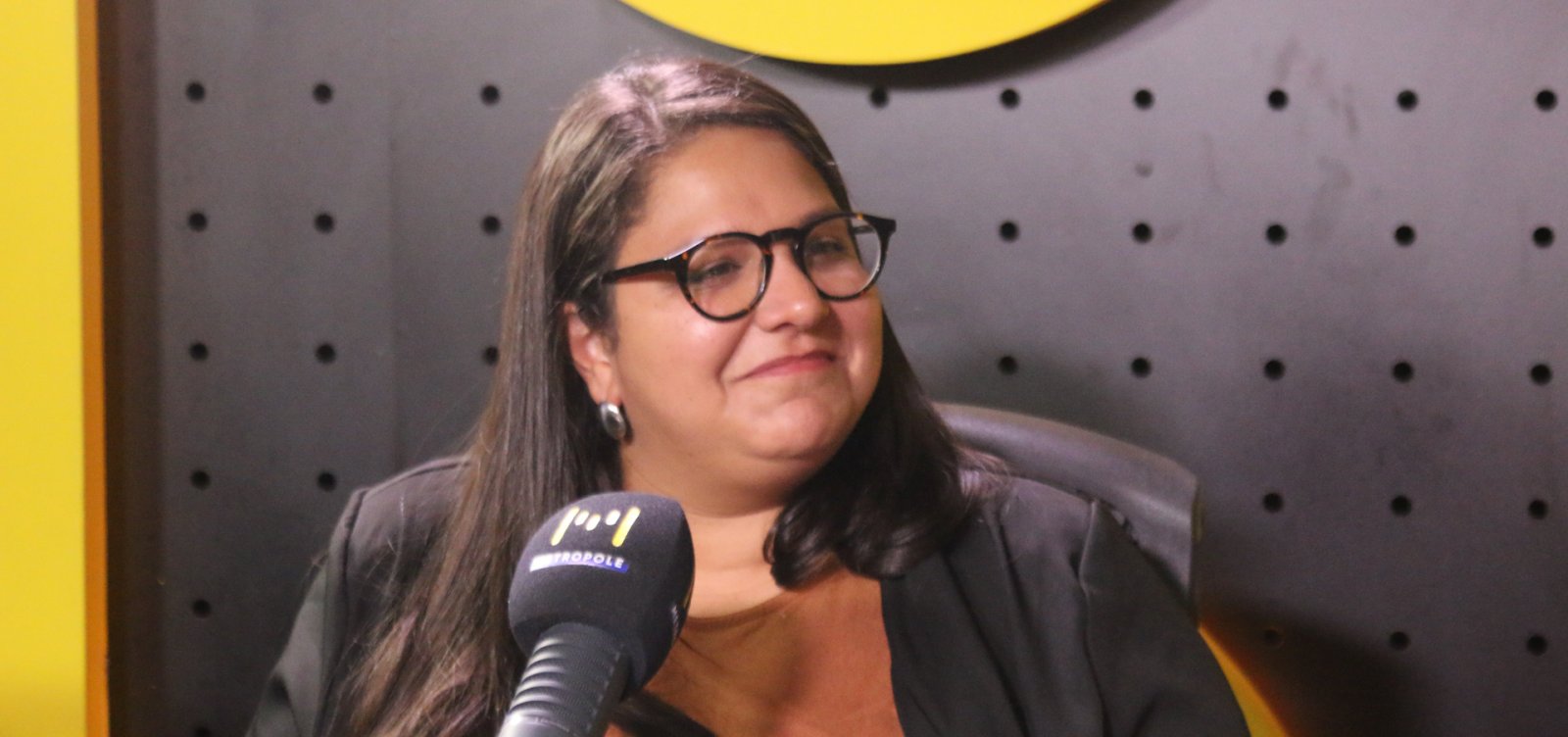 Consumo acelerado nas redes sociais compromete leitura e desenvolvimento dos jovens, alerta psicóloga