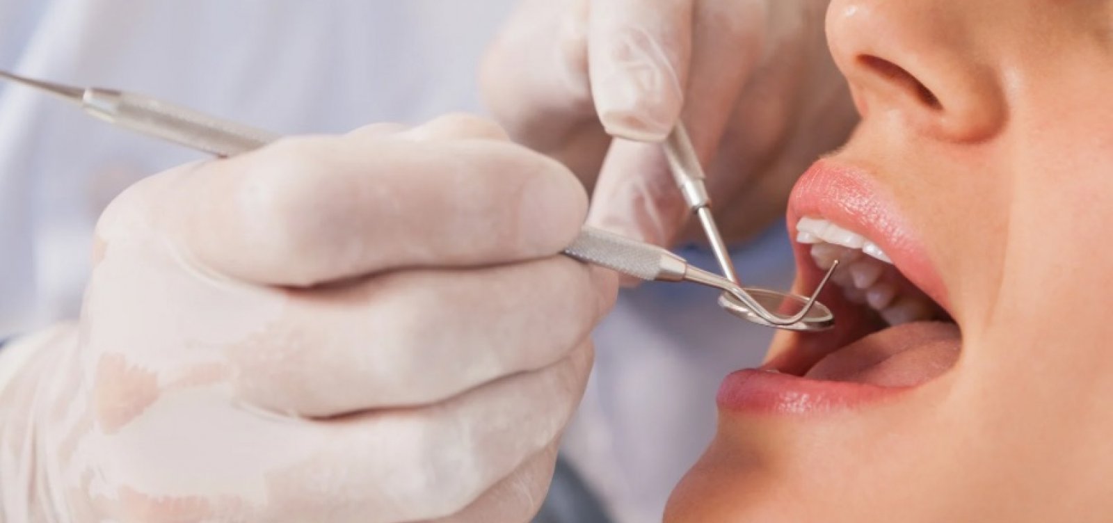 Dentista é indiciada por exercício ilegal da medicina e causar deformidades em pacientes na Bahia