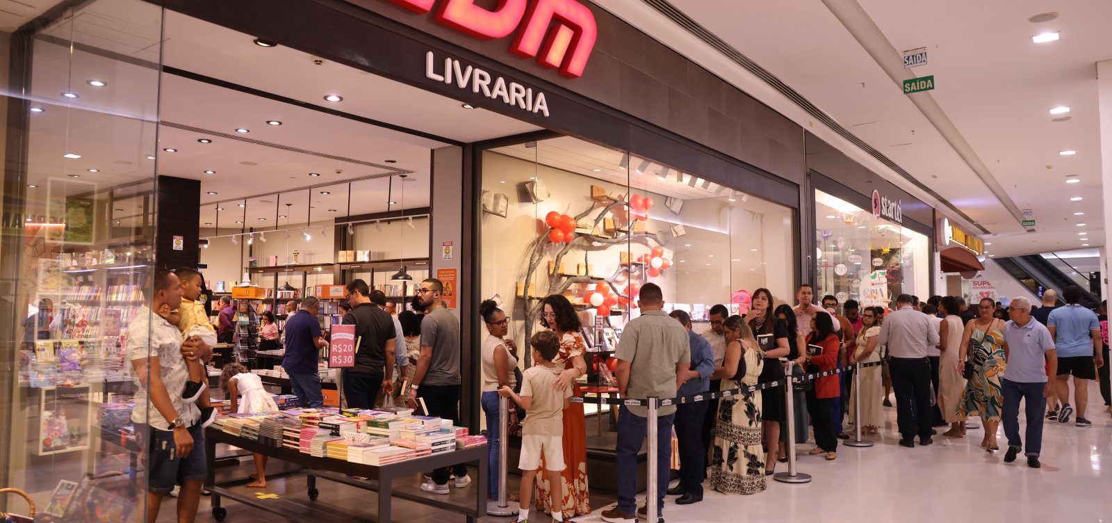 Encontro literário na LDM reúne leitores e promove distribuição de livros nesta segunda em Salvador